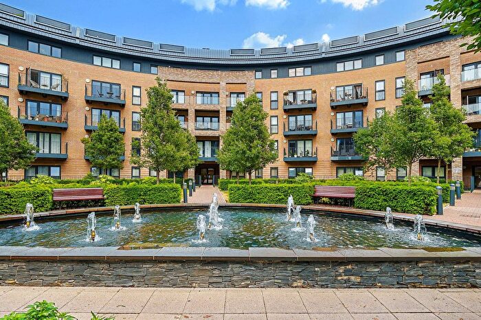2 Bedroom Flat To Rent In Royal Court, Harrow, Stanmore, HA7