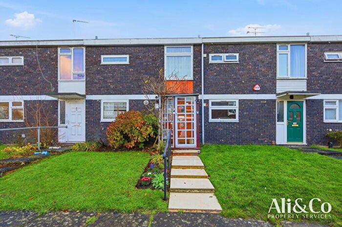 2 Bedroom Terraced House For Sale In Gladwyns, Basildon, SS15