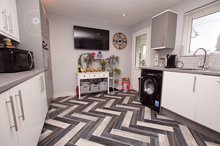 2 Bedroom Detached Bungalow For Sale In Place House Close, Fareham, PO15
