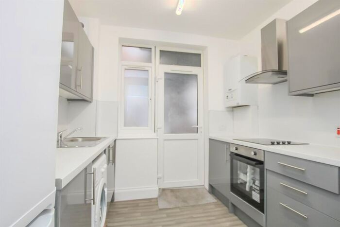 2 Bedroom Flat To Rent In Whitchurch Lane, Edgware, HA8