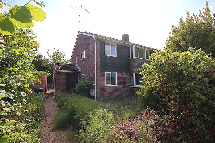 2 Bedroom Maisonette To Rent In Farringford Close, Cambridge, CB4