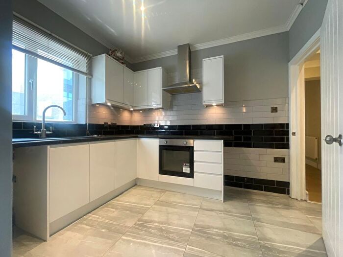 3 Bedroom Flat To Rent In Uxbridge Road, Hanwell, W7