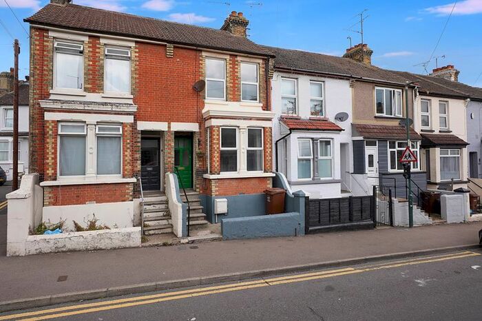 3 Bedroom Terraced House To Rent In Barnsole Road, Gillingham, ME7