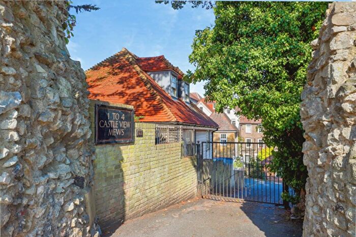 2 Bedroom Flat For Sale In Castle View Mews, Castle Hill, Rochester, Kent, ME1