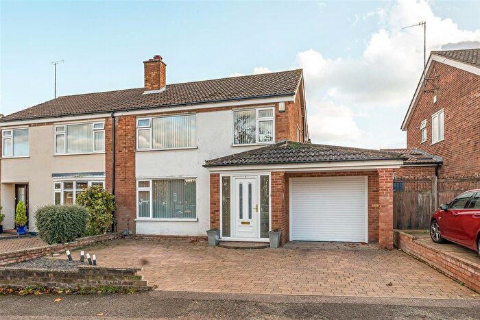 4 Bedroom Semi Detached House For Sale In Starling Way, Bedford, MK41