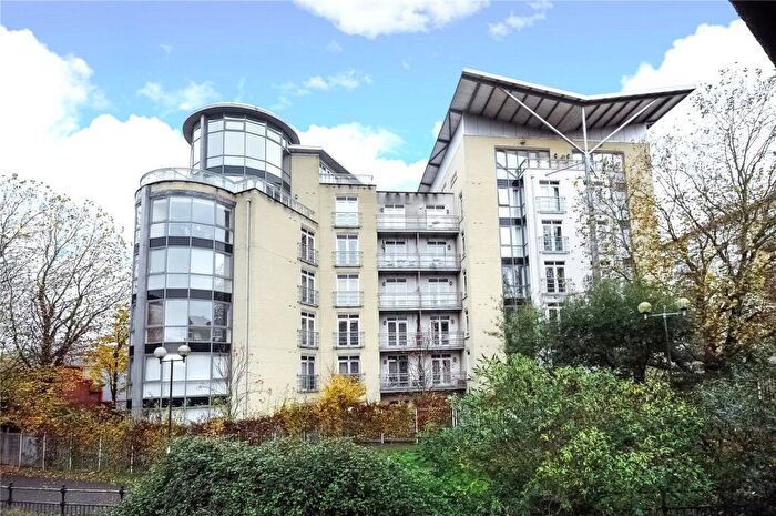 2 Bedroom Apartment To Rent In The Meridian, Kenavon Drive, Reading, Berkshire, RG1