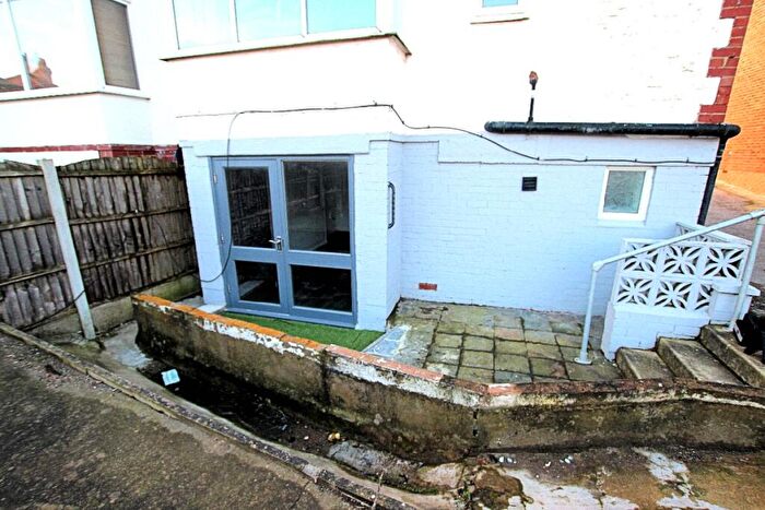 1 Bedroom Flat For Sale In Basement Flat, Pennystone Road, Blackpool, FY2