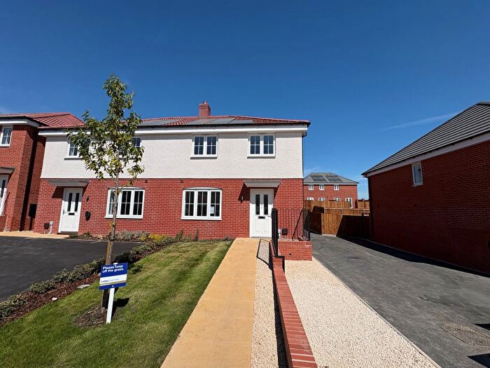 4 Bedroom Semi-detached House For Sale In Cornmill Drive, Somercotes, Alfreton, DE55