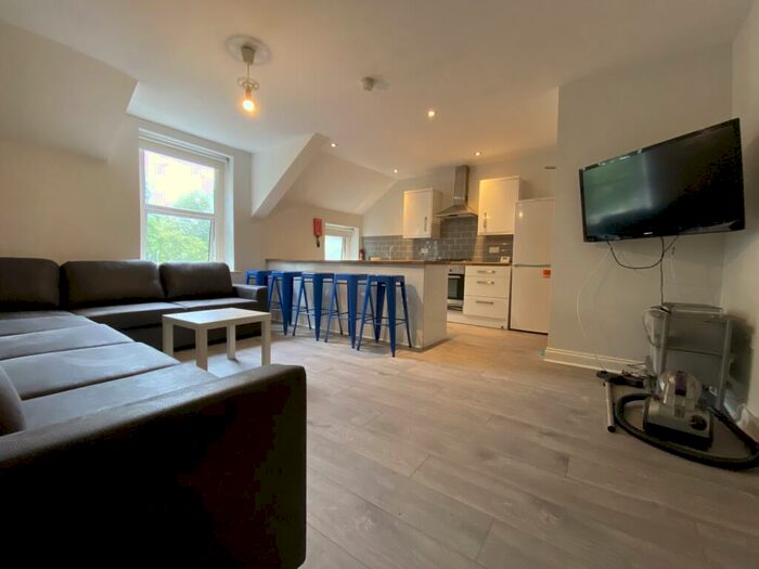 5 Bedroom Flat To Rent In Llanbleddian Gardens, Cathays, CF24