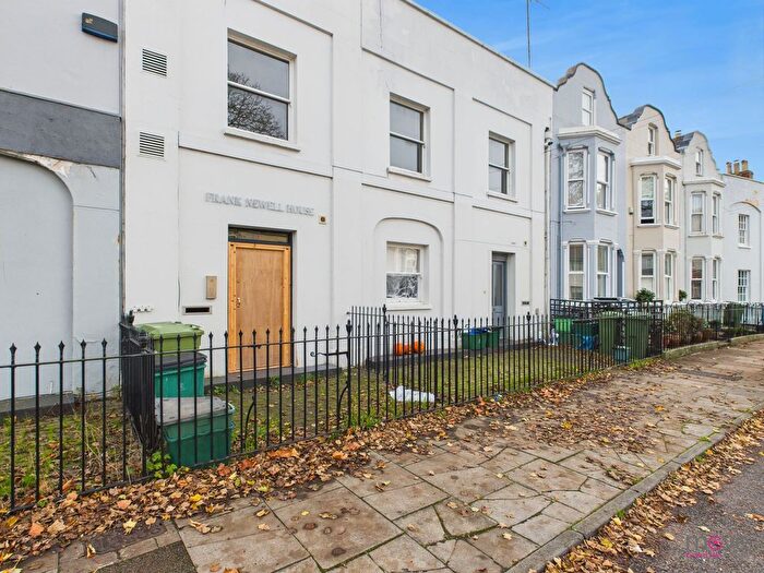 2 Bedroom Flat For Sale In Selkirk Street, Cheltenham, GL52