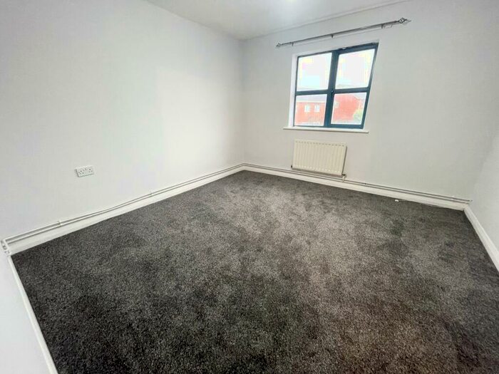 1 Bedroom Flat To Rent In Queens Road, M40