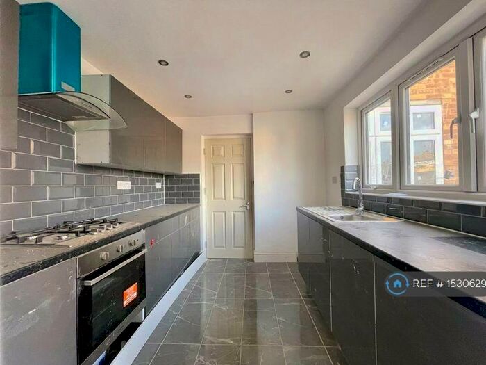 3 Bedroom Terraced House To Rent In Swabey Road, Slough, SL3