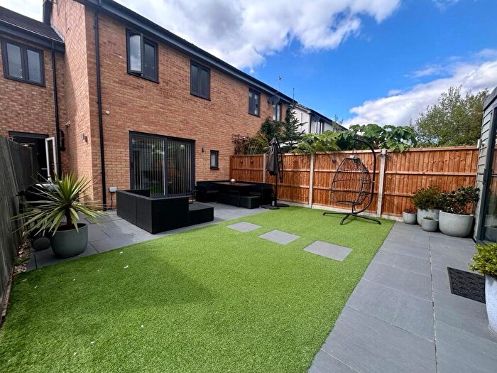 4 Bedroom Semi Detached House For Sale In Mallards Reach, Thatcham, Berkshire, RG19