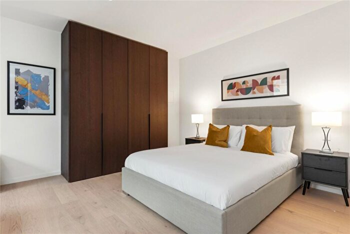 Apartment To Rent In Fenwick House, Bartholomew Close, London, EC1A