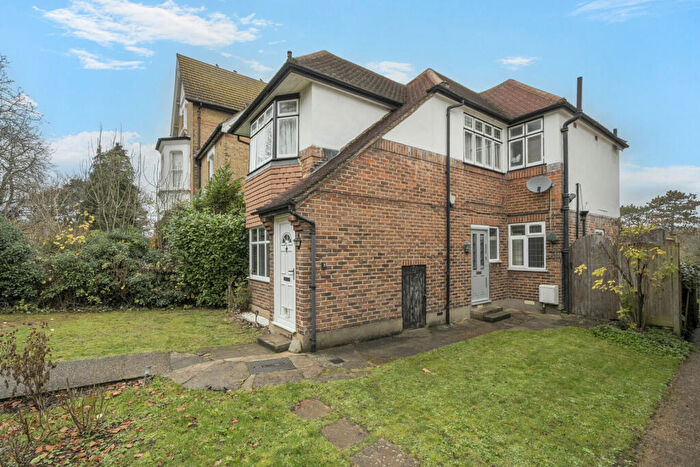 2 Bedroom Apartment For Sale In Bromley Road, Beckenham, BR3