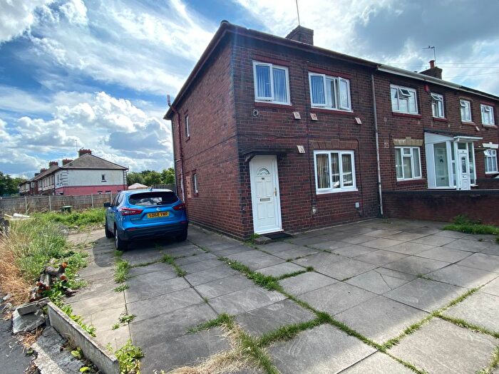 3 Bedroom End Of Terrace House To Rent In Blakeley Hall Road, Oldbury, B69