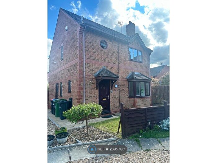 3 Bedroom Detached House To Rent In Redhuish Close, Milton Keynes, MK4