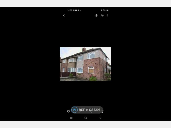 2 Bedroom Flat To Rent In Fullwell Avenue, Ilford, Essex, IG5