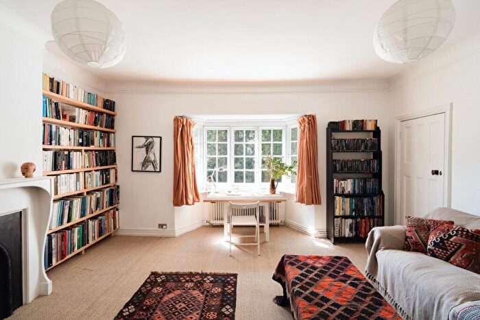 3 Bedroom Flat For Sale In London, NW11