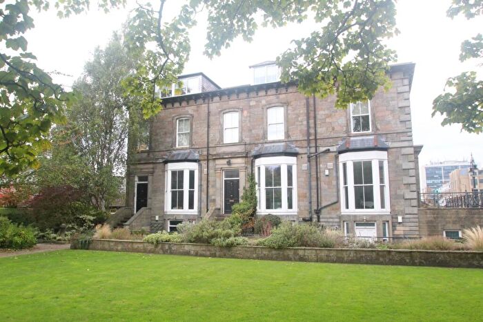 2 Bedroom Flat To Rent In Station Parade, Harrogate, North Yorkshire, HG1
