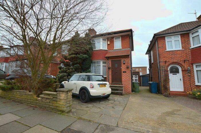 3 Bedroom House To Rent In Lamorna Grove, Stanmore, HA7