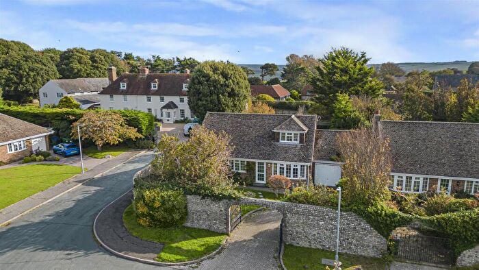 4 Bedroom Chalet For Sale In Hamsey Lane, Seaford, BN25