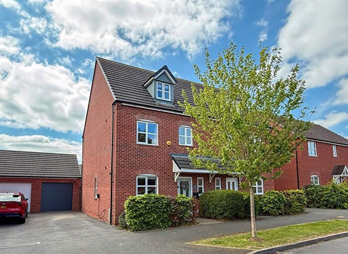 4 Bedroom Semi-Detached House For Sale In Macaulay Road, Bishops Itchington, CV47