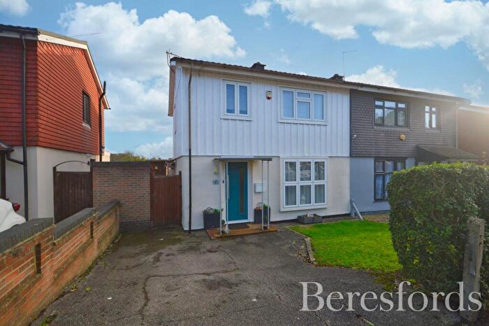 3 Bedroom Semi Detached House For Sale In Branch Road, Hainult, IG6