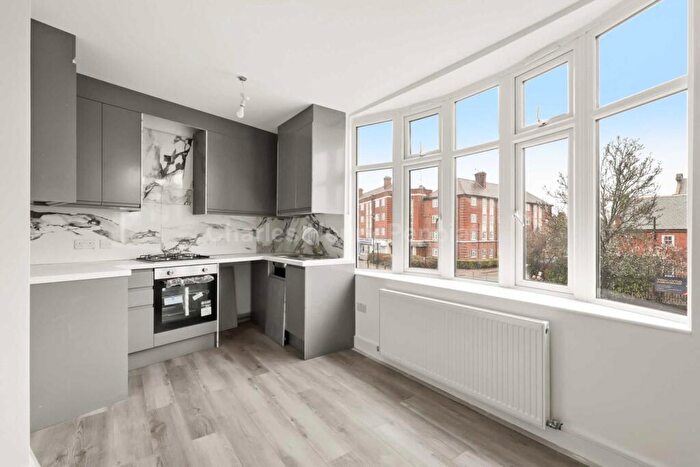 3 Bedroom Apartment To Rent In Lordship Lane, Wood Green, N22