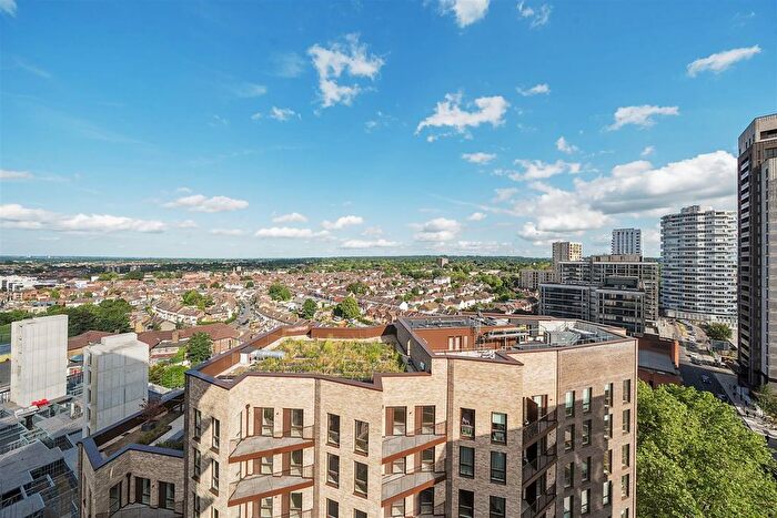 1 Bedroom Flat To Rent In Rainier Apartments, Cherry Orchard Road, Croydon, CR0