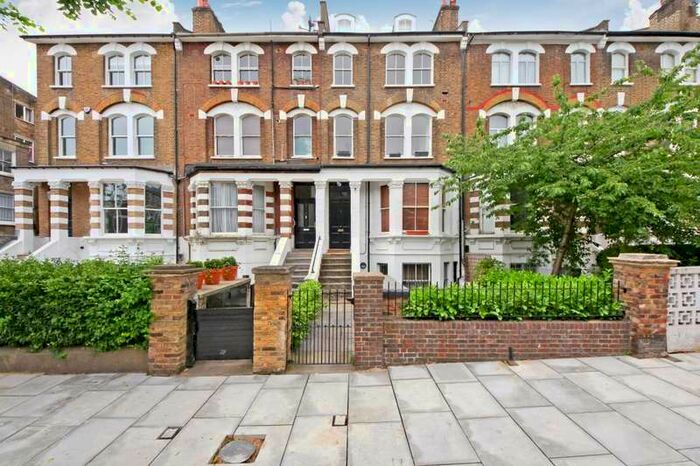 2 Bedroom Flat To Rent In St. Lawrence Terrace, London, W10