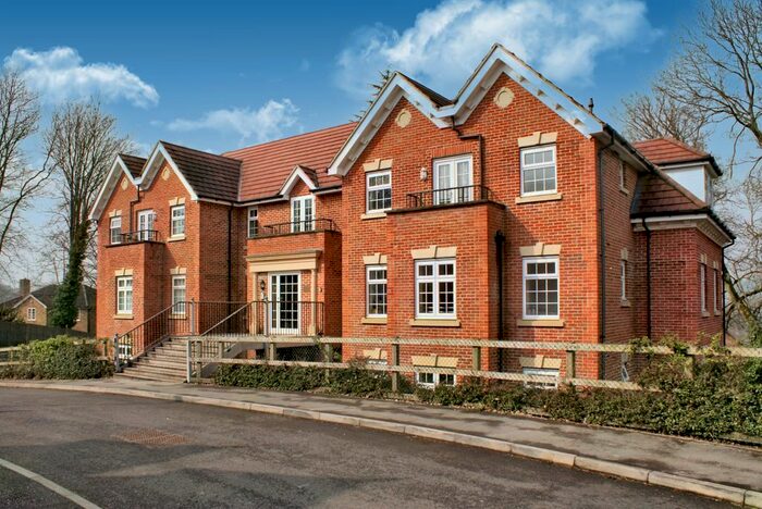 2 Bedroom Flat To Rent In Kings View, Alton, Hampshire, GU34