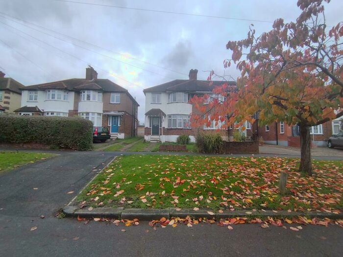 3 Bedroom Semi-Detached House To Rent In Surbiton, Surrey, KT5