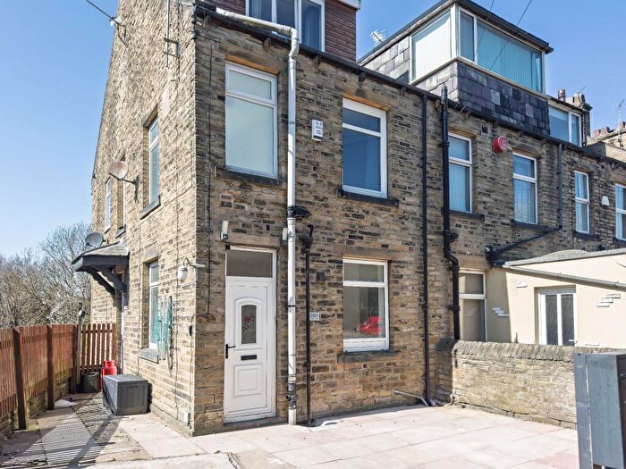 4 Bedroom End Of Terrace House For Sale In Huddersfield Road, Wyke, BD12