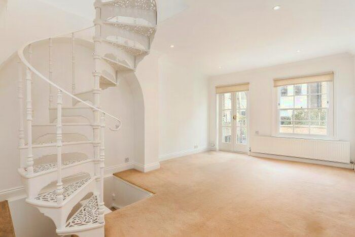 2 Bedroom Flat To Rent In Queen's Gate Mews, London, SW7