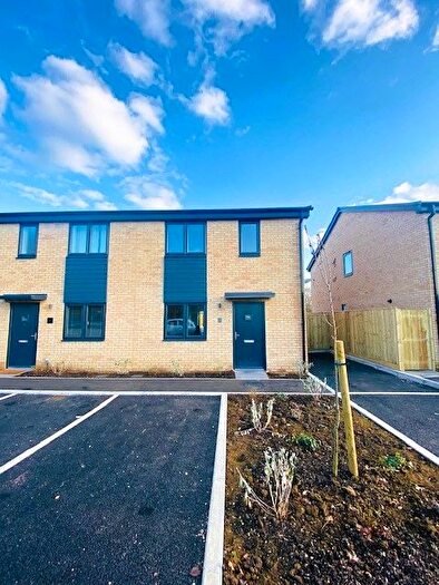 3 Bedroom Semi-Detached House To Rent In Crampton Road, Swindon, SN3