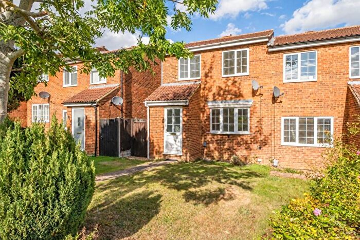 3 Bedroom Semi-Detached House For Sale In Eagle Drive, Flitwick, MK45