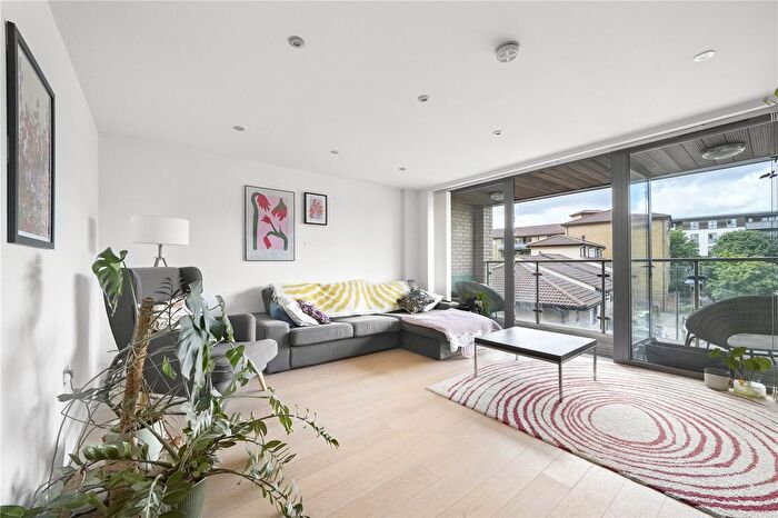 2 Bedroom Flat To Rent In Minton Court, Fairfield Road, London, E3