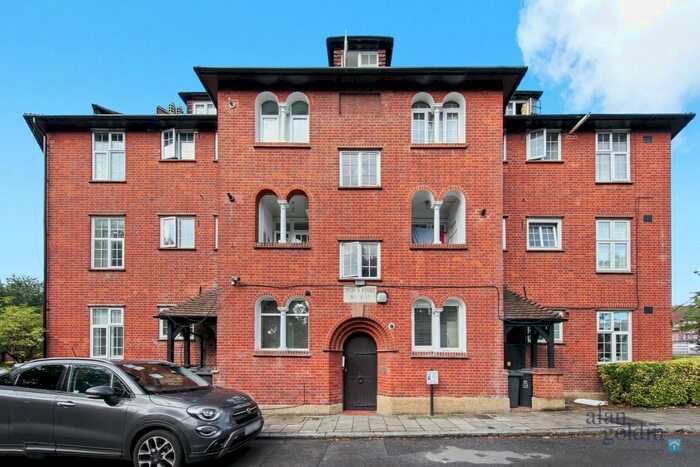 2 Bedroom Flat To Rent In Aylmer Road, London, N2