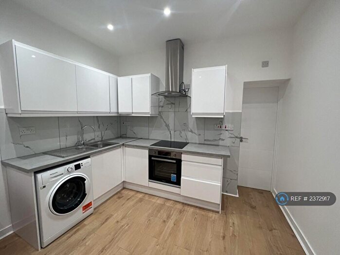 2 Bedroom Flat To Rent In Rye Lane, London, SE15