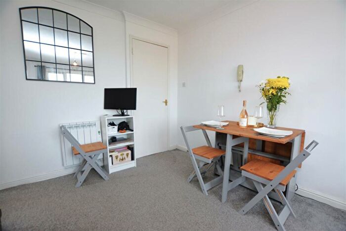 1 Bedroom Flat For Sale In Longfield Drive, Colliers Wood Borders, CR4