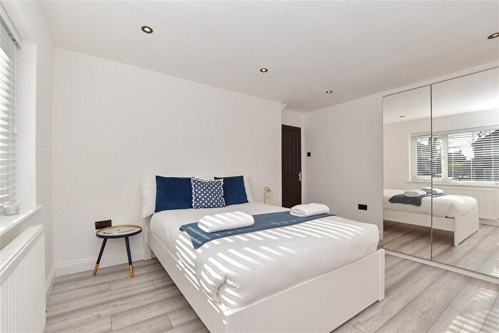 3 Bedroom Semi-detached House For Sale In Nursery Close, Tonbridge, Kent, TN10