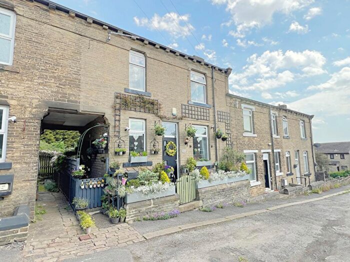 2 Bedroom Terraced House For Sale In Princes Street, Buttershaw, Bradford, BD6