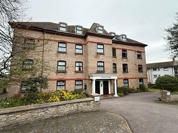 2 Bedroom Flat For Sale In Rodwell Road, Weymouth, DT4