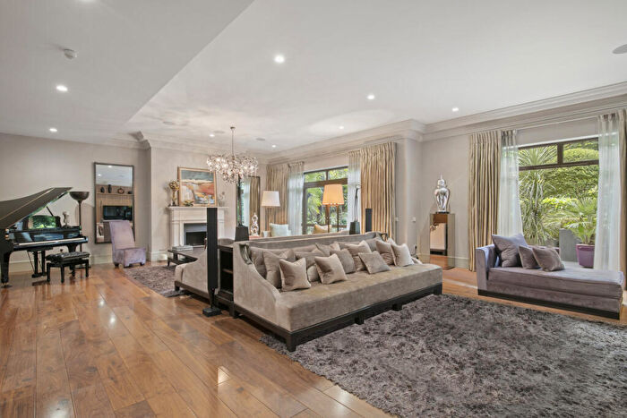 3 Bedroom Flat To Rent In The Bishops Avenue, London, N2