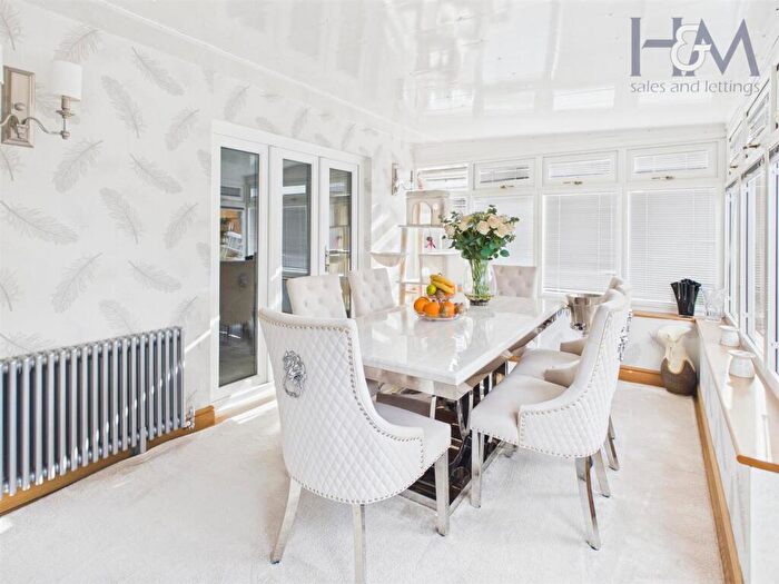 3 Bedroom Terraced House For Sale In Hopton Road, Stevenage, SG1