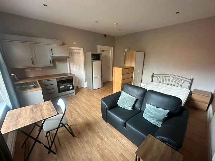 Apartment To Rent In Moorland Avenue, Leeds, West Yorkshire, LS6