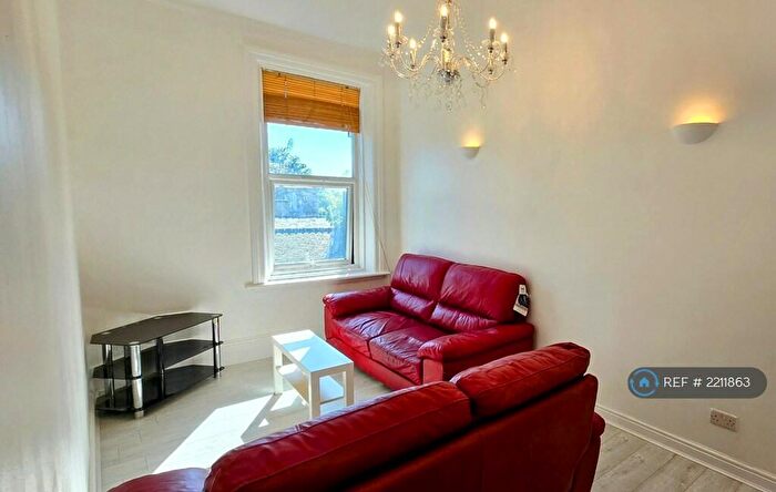 2 Bedroom Flat To Rent In Bennett Road, Leeds, LS6