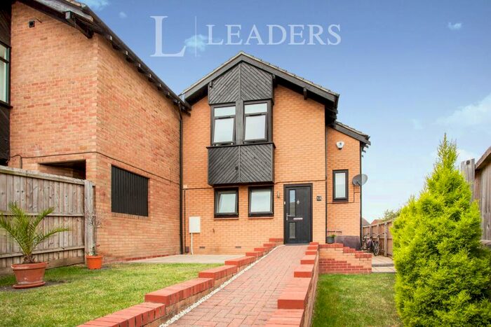 3 Bedroom Apartment To Rent In Thorpe Way, CB5