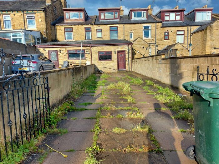4 Bedroom Terraced House To Rent In Girlington Road, Bradford, BD8